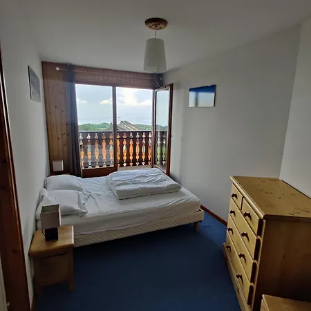 Oursblanc Apartment